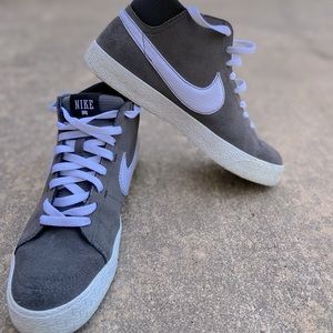 Nike blazer mid top